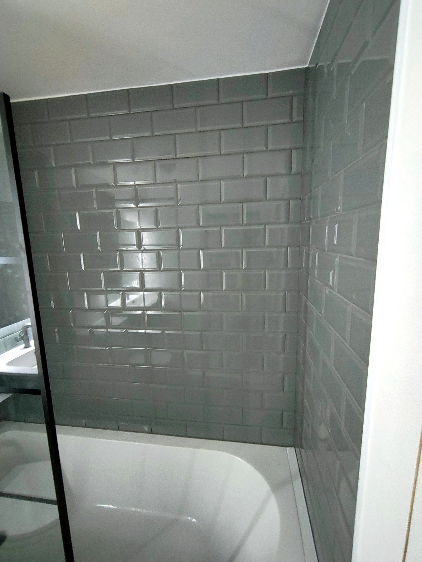 Contemporary bathroom wall tiling above the bath