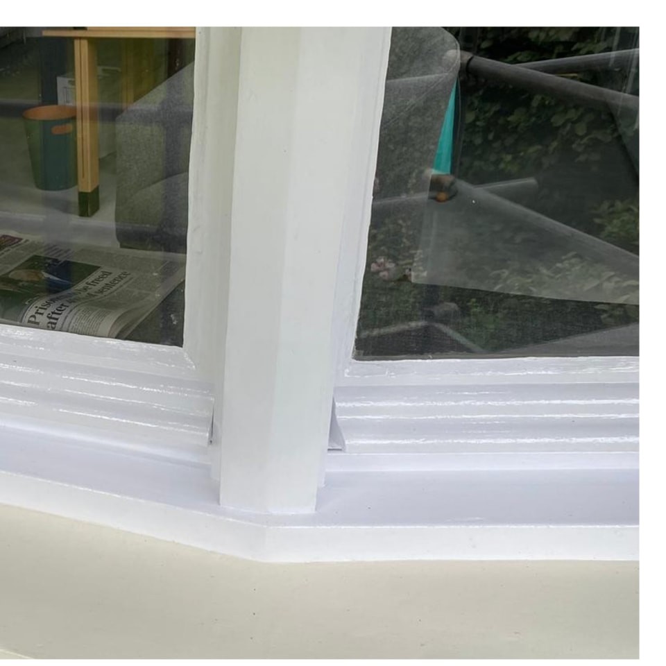 Restored sash window mullion with clean joints and weatherproof painted finish
